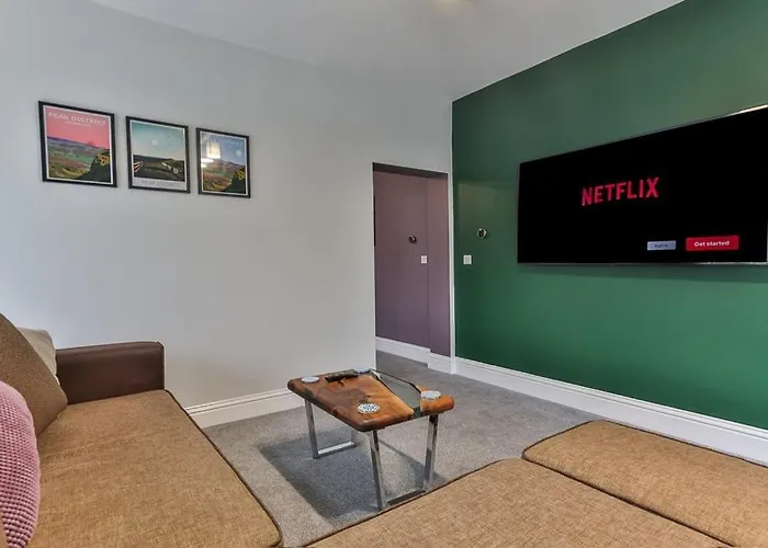 Luxury Spacious Pad With Games Room Sheffield