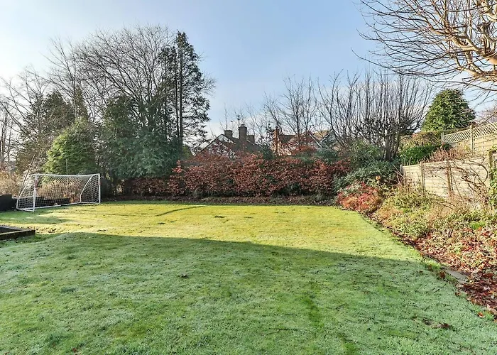 Cosy, Exclusive Sheffield House Near Peak District Villa